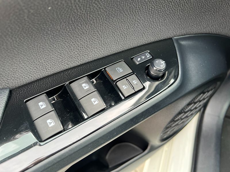 Toyota Prius (2016) 1.8VVT-i HYBRID Kamera! HUD! - fotka 24 z 39