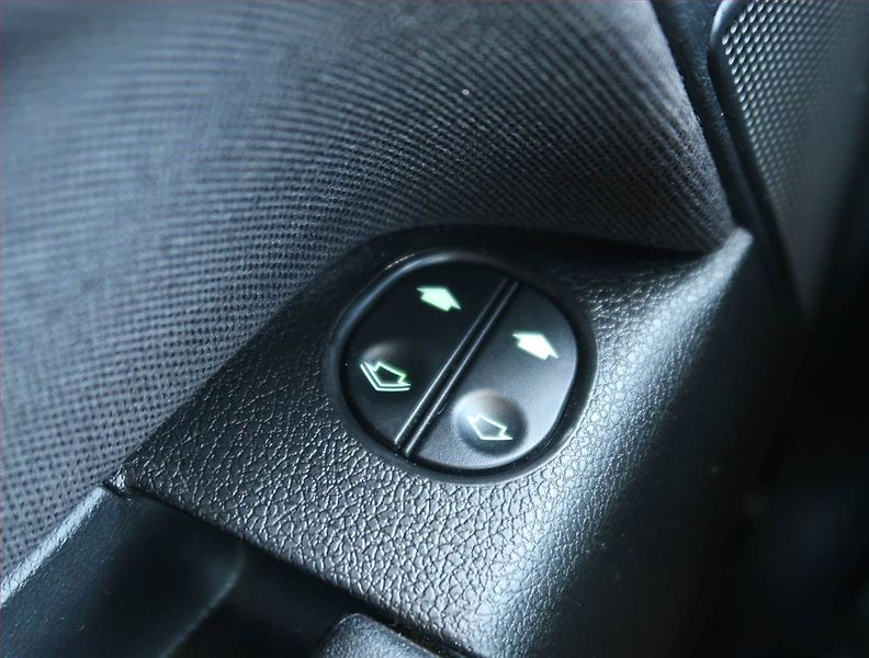 Ford Fusion (2009) 1.4 - fotka 15 z 17