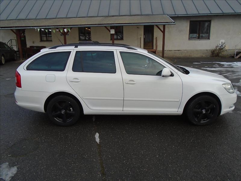 Škoda Octavia 1,6 - fotka 5 z 25