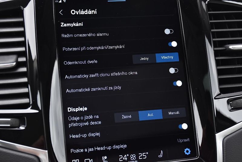 Volvo XC90 B5 AWD ULTIMATE 1.maj. B&W  - fotka 24 z 31