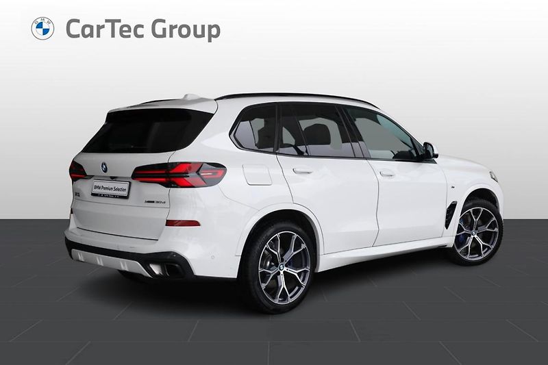 BMW X5 xDrive30d - fotka 3 z 28