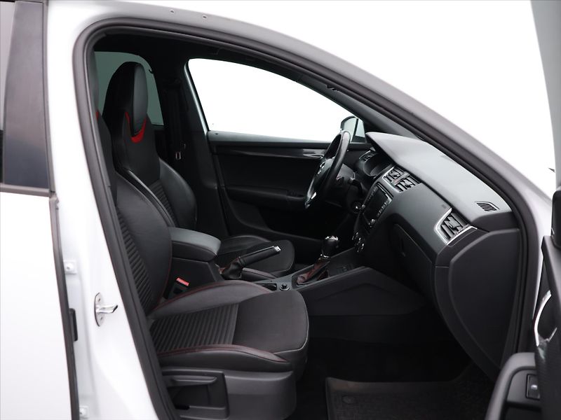 Škoda Octavia 2,0 TDI RS 135kW DSG CZ - fotka 12 z 29