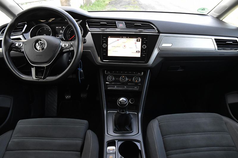 Volkswagen Touran 2.0 TDi COMFORTLINE,NAVI,MASÁŽ - fotka 34 z 51