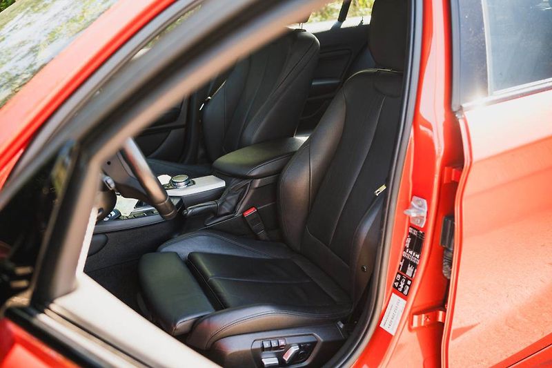 BMW Řada 1 (2016) M140i xDrive - fotka 17 z 31