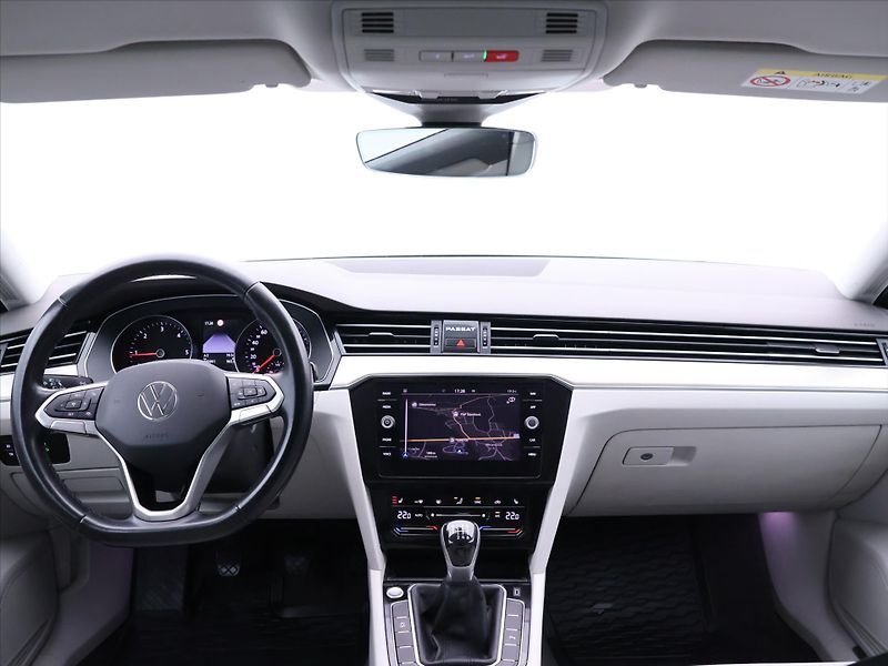 Volkswagen Passat 2,0 TDI CZ Elegance Kůže DPH - fotka 23 z 31