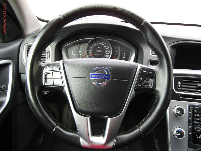 Volvo V60 (2017) 2.0 D, 1.maj, Cross Country - fotka 19 z 20