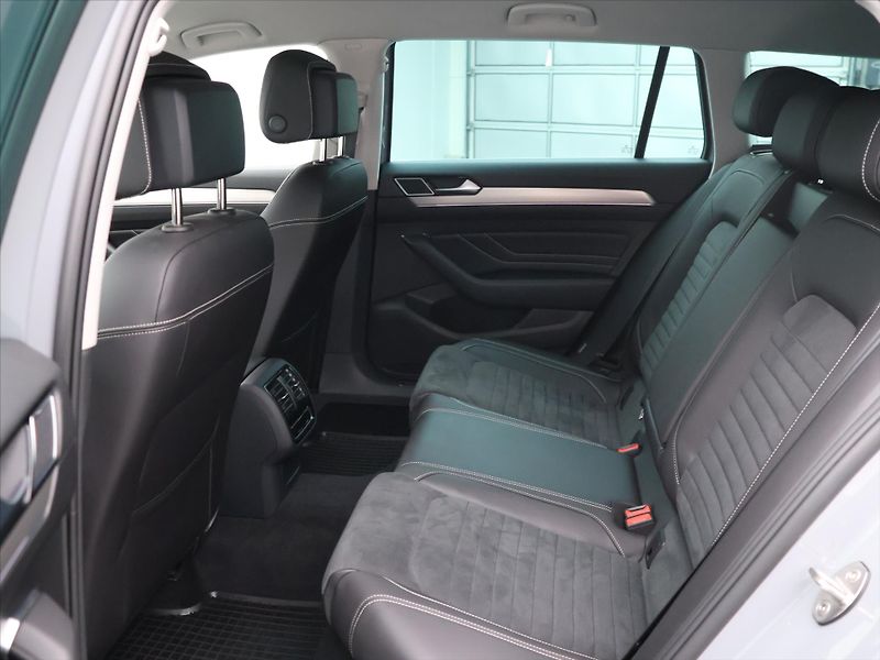 Volkswagen Passat Variant 2.0 TDI 147kW 4MOT DSG CZ DPH - fotka 13 z 30