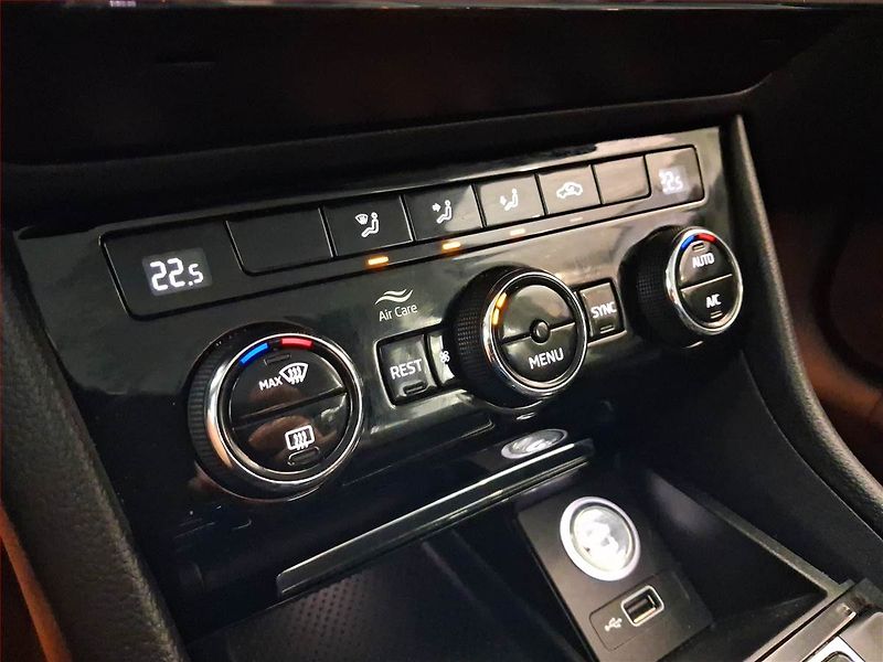 Škoda Superb (2019) Style 2.0 TDI, Automat, Kůže - fotka 19 z 21