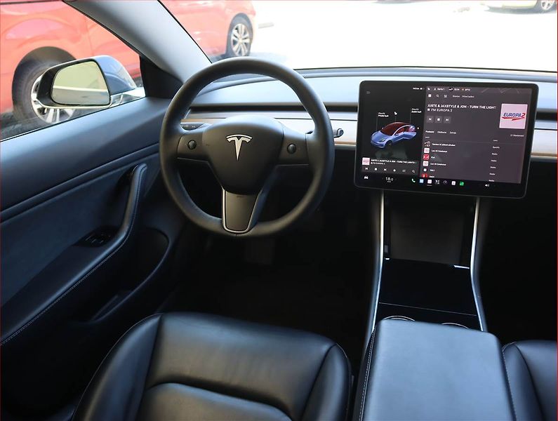 Tesla Model 3 (2019) Std Range Plus 52kWh - fotka 7 z 24