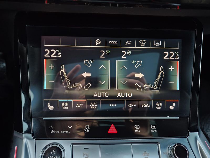 Audi e-tron 55 QUATTRO 300kw SOH 100 % - fotka 29 z 52