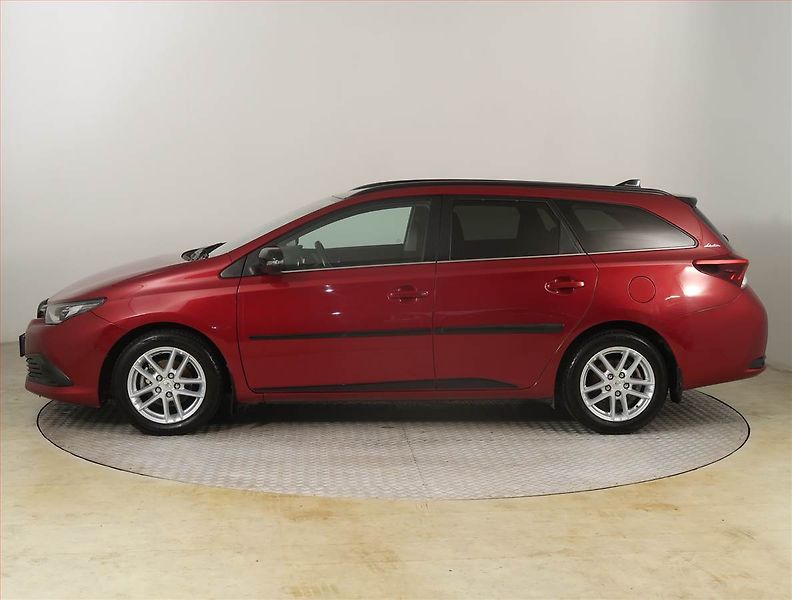 Toyota Auris (2018) 1.6 Valvematic, Tempomat - fotka 3 z 21