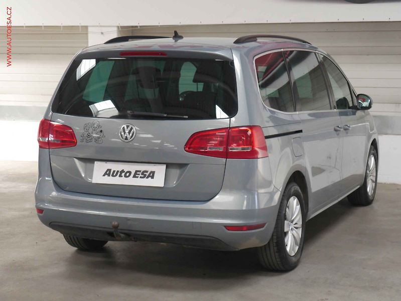 Volkswagen Sharan (2011) 2.0 TDi, AC, výhřev sed - fotka 6 z 20