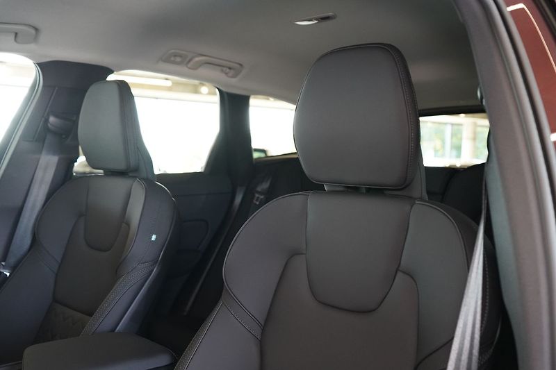 Volvo XC60 B5 AWD PLUS Dark LCI, H/K, LED - fotka 20 z 48