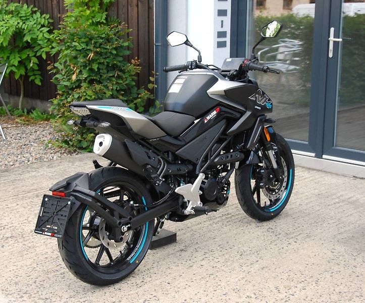 CFMOTO (2026) 125NK BLACK - fotka 12 z 25