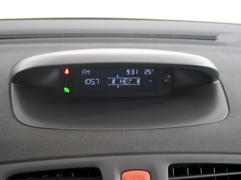 Renault Mégane (2011) 1.6i 74KW - fotka 20 z 27
