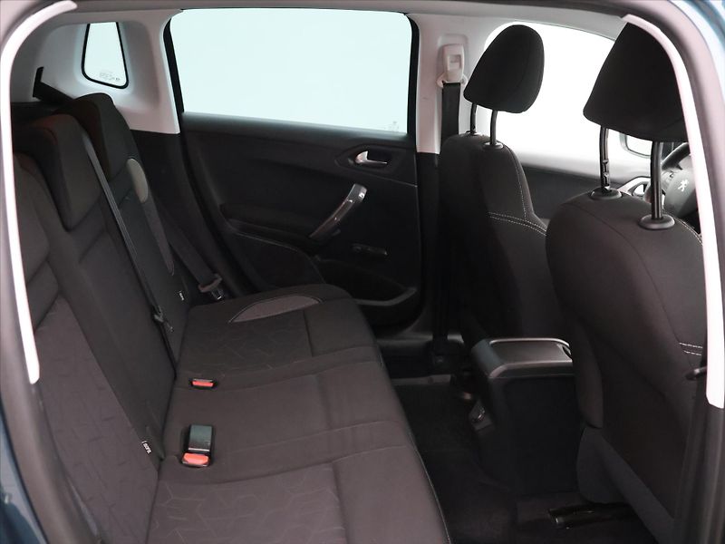 Peugeot 2008 1,2 PT 110k Active Klima CZ - fotka 13 z 28