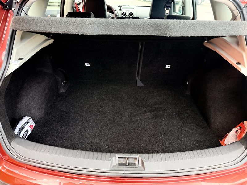 Nissan Qashqai 2,0 i Tekna - fotka 22 z 23