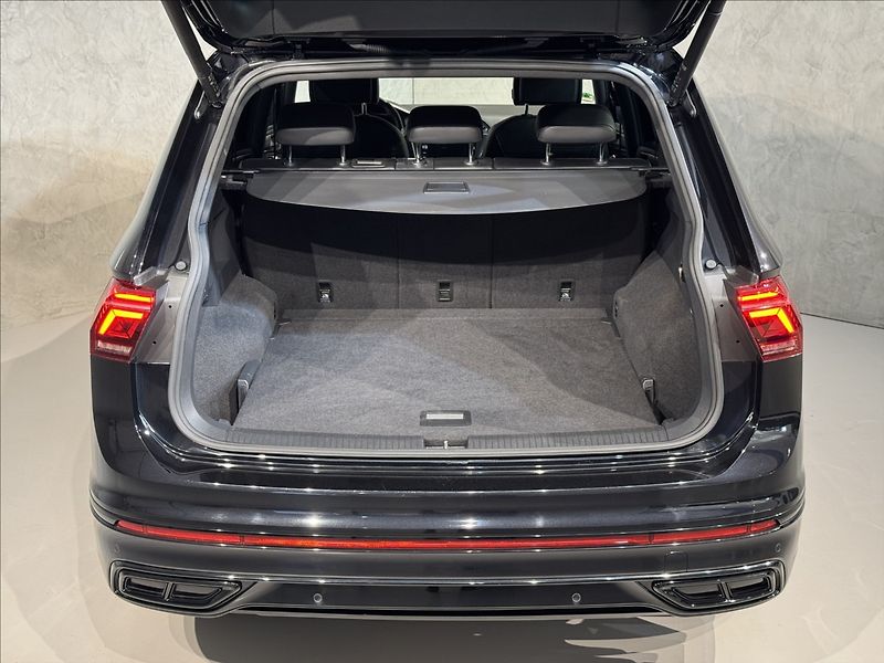 Volkswagen Tiguan Allspace 2,0 TDi  DSG 4x4 R-Line Kessy - fotka 12 z 46