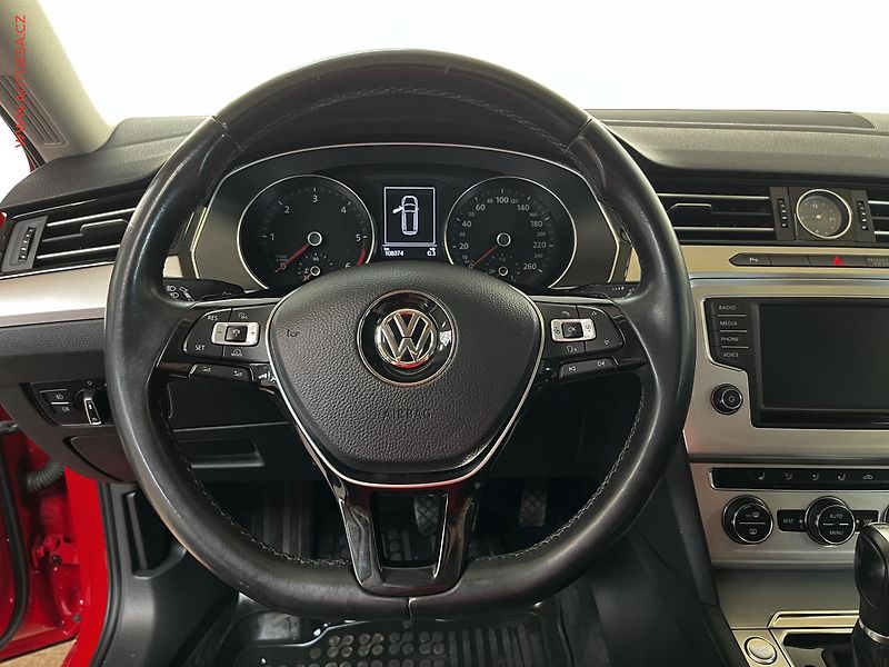 Volkswagen Passat (2016) 1.6 TDi, DSG, Navi, AC - fotka 16 z 18