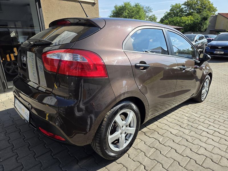 Kia Rio 1.4-1MAJITEL-SERVISOVÁNO-KLIMA - fotka 9 z 16