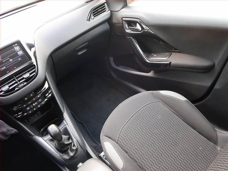 Peugeot 208 (2015) 1.2 PureTech, Tempomat - fotka 8 z 16