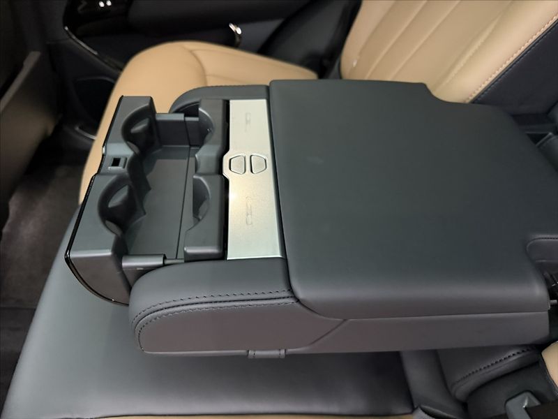 Land Rover Range Rover Sport (2025) 3,0 AUTOBIOGRAPHY P550e - fotka 41 z 48