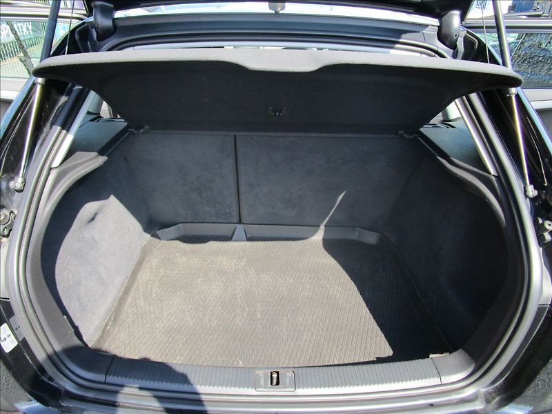 Audi A3 Sportback 1.6TDi  aut. klima, - fotka 31 z 37