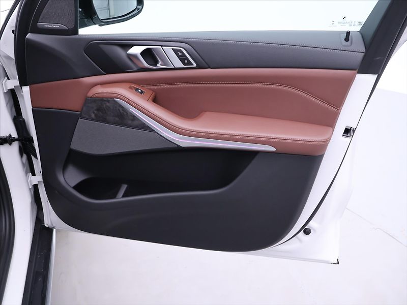 BMW X5 3,0 210kW XDrive30d CZ DPH - fotka 12 z 42
