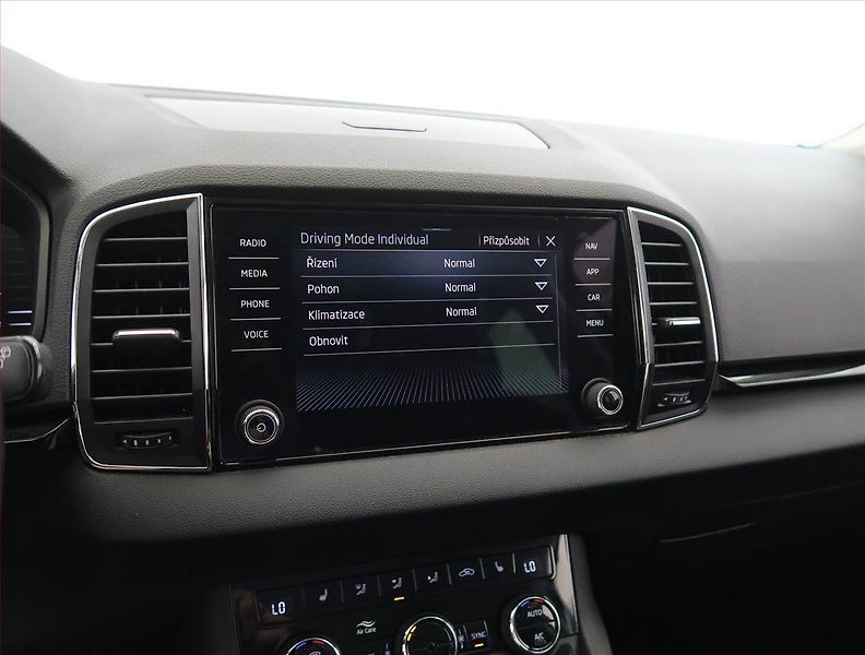 Škoda Karoq (2022) Ambition Plus 1.0 TSI - fotka 19 z 26
