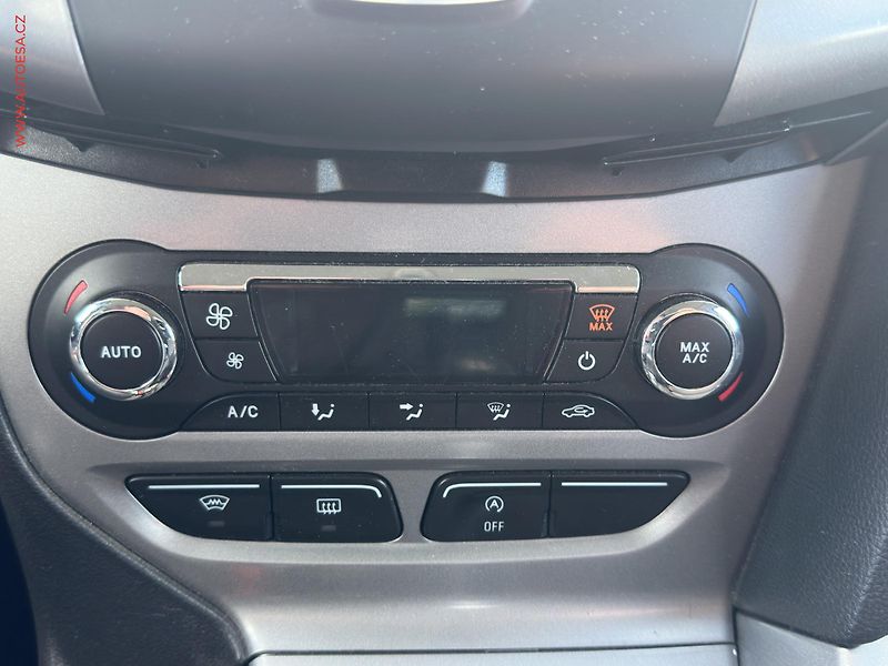 Ford Focus (2014) 1.6 TDCi, AC, výhřev sed - fotka 15 z 18