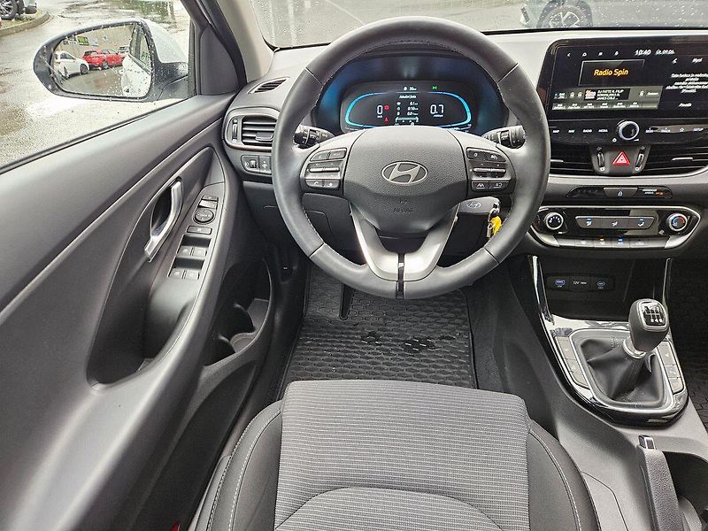 Hyundai i30 1.5i Family, serv.kn., 1.maj. - fotka 13 z 29