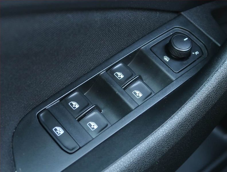 Škoda Kamiq (2023) Ambition 1.0 TSI, Serv.kniha - fotka 16 z 23