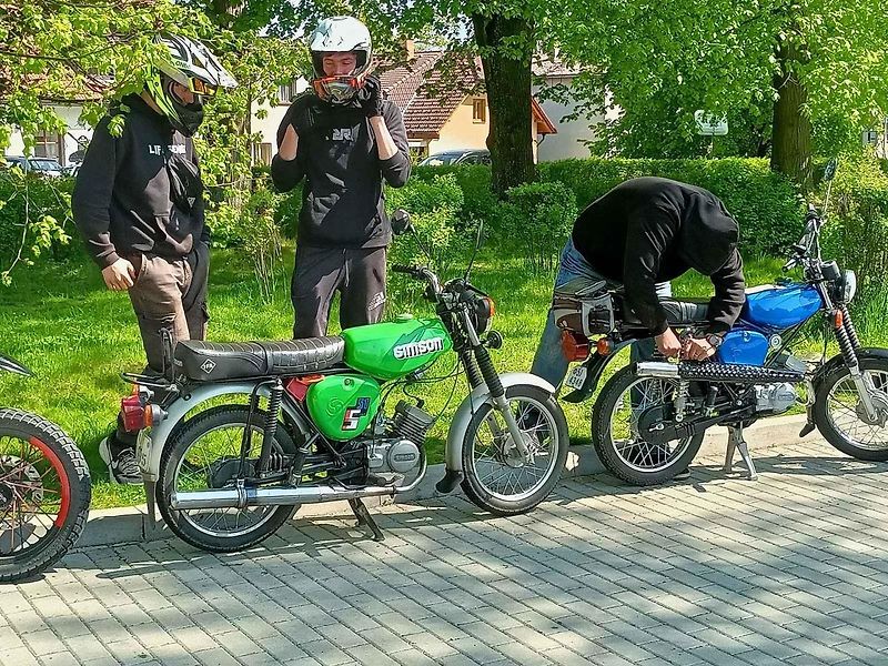 Motory, co něco pamatují. Tak to vypadalo v Jiřících na prvního máje. Podívejte se.