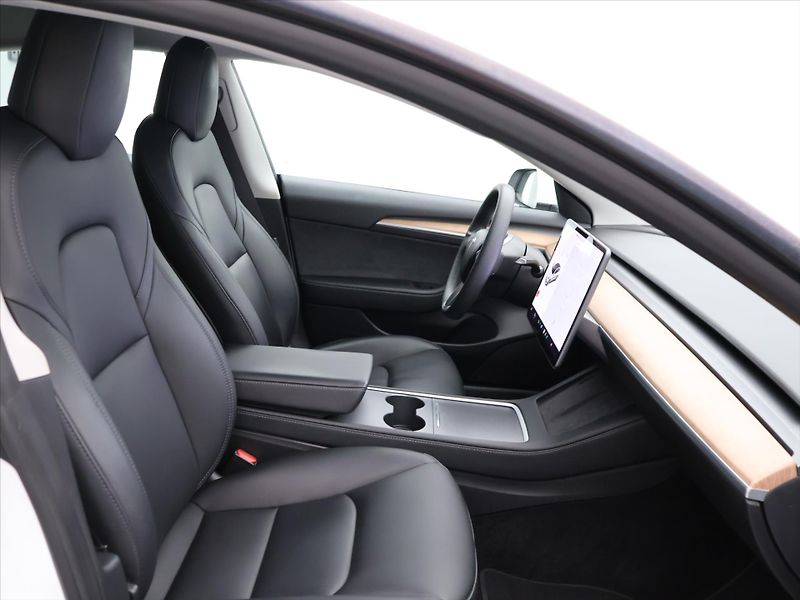 Tesla Model 3 Long Range 75kWh AWD sOH 90% - fotka 14 z 34