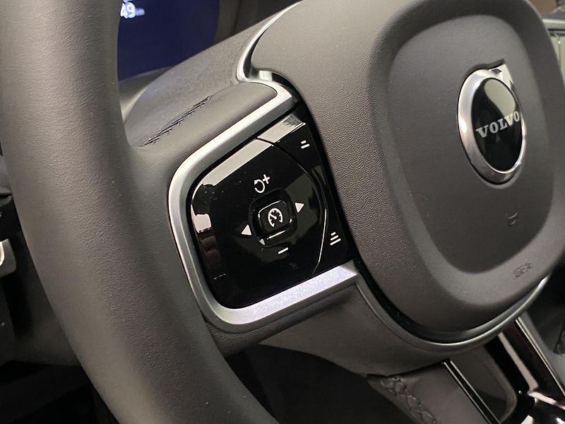Volvo XC90 T8 AWD RECHARGE DARK REZERVACE - fotka 20 z 67