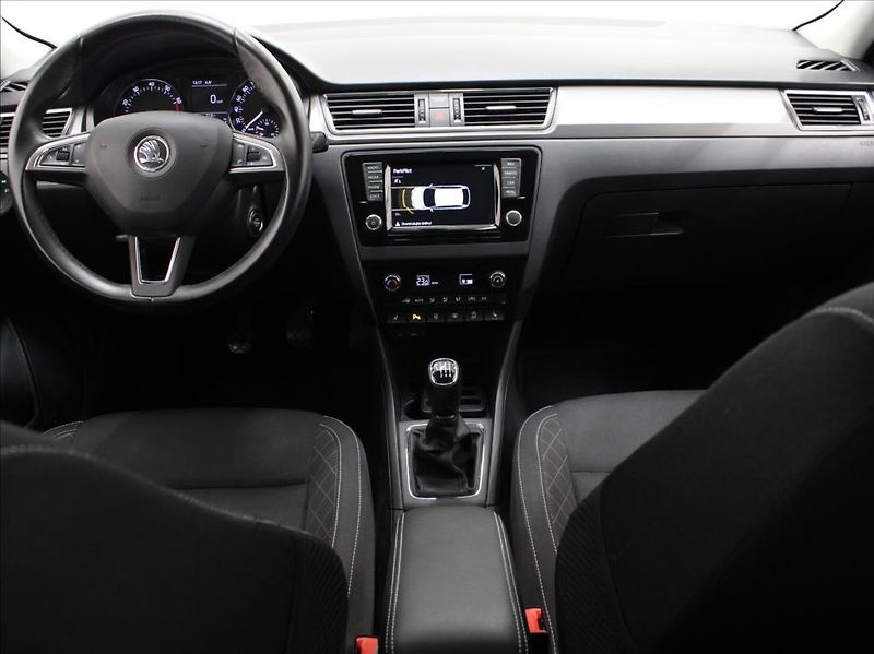 Škoda Rapid 1,2 TSi 81kW Style+ 37tkm! 1.m - fotka 8 z 26