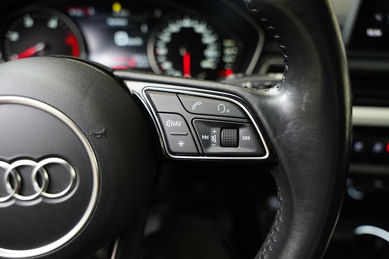 Audi A4 - fotka 17 z 26