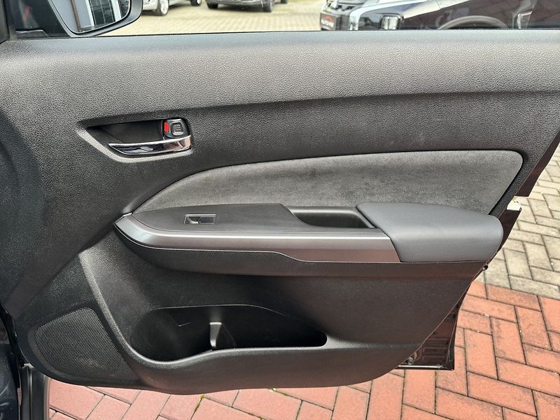 Suzuki Vitara (2023) 1.4i BoosterJet Allgrip ZÁRUKA - fotka 19 z 48