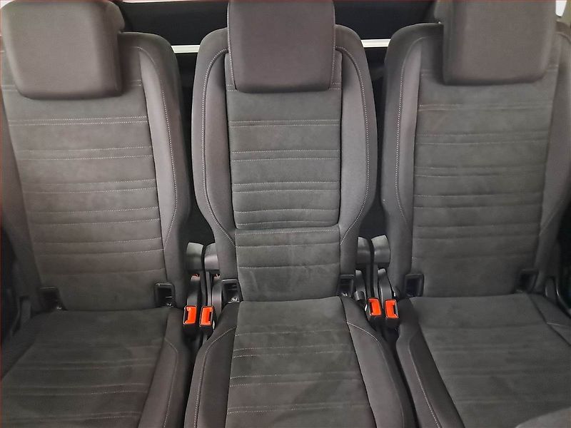 Volkswagen Touran (2023) 2.0 TDI - fotka 10 z 20