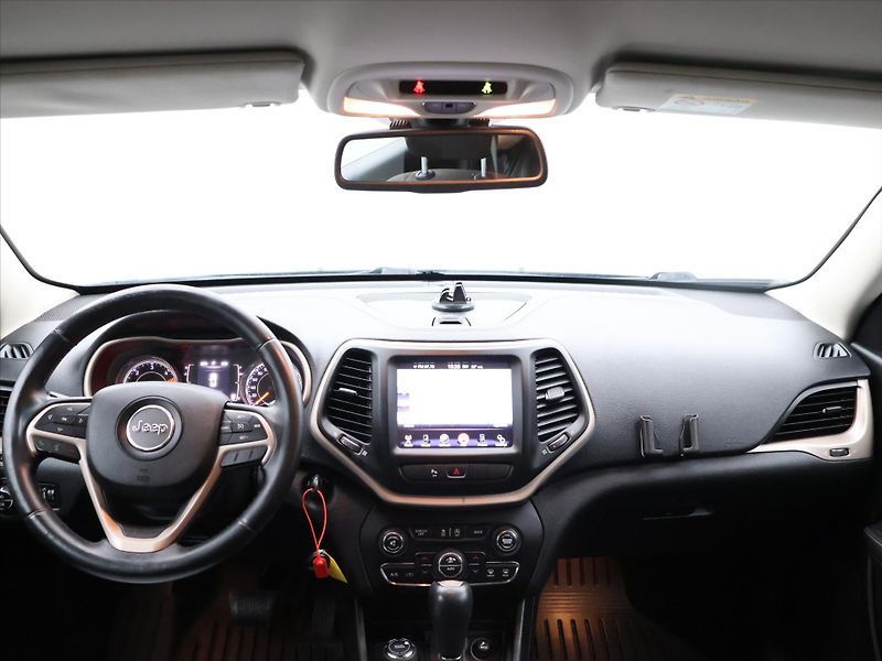 Jeep Cherokee 2,0 CRDI 125kW Aut. 4x4 - fotka 23 z 31