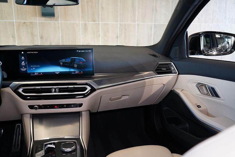 BMW Řada 3 330d xDrive Touring, Pano, HUD - fotka 42 z 42