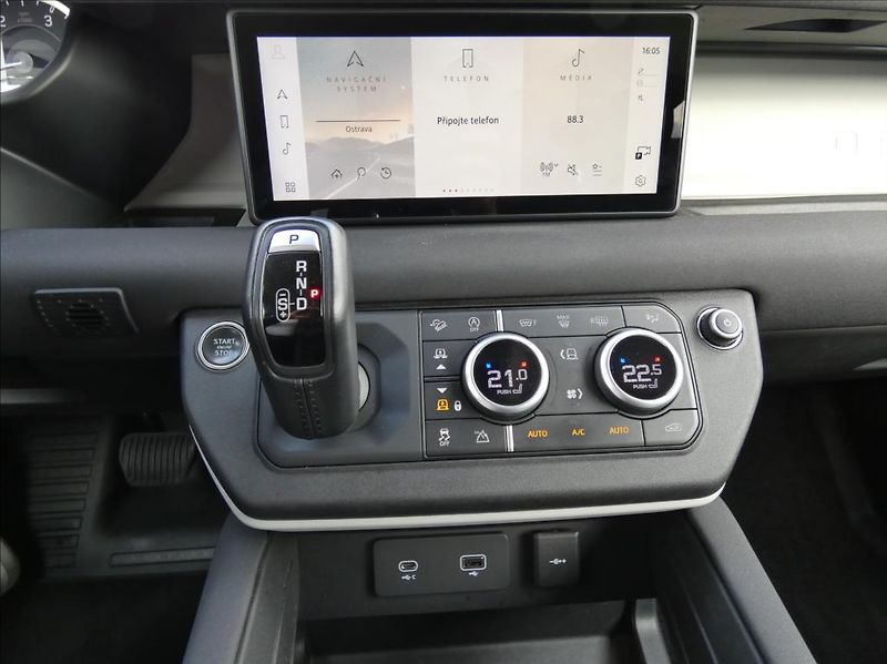 Land Rover Defender 3,0 D300 110 SE,1.maj,ČR,DPH - fotka 23 z 35