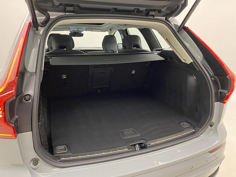 Volvo XC60 T8 AWD RECHARGE DARK ULTRA CZ - fotka 6 z 63