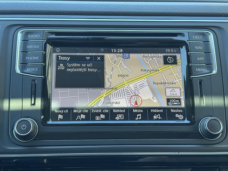 Volkswagen Multivan (2017) 2.0TDi DSG Highline RZV - fotka 37 z 54