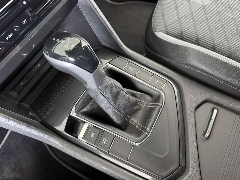 Volkswagen Tiguan 1,5TSI DSG*R-LINE*REZERVACE! - fotka 22 z 32