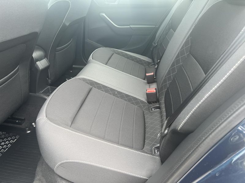Škoda Fabia 1.0TSi 70kw KAMERA TEMPOMAT - fotka 27 z 43
