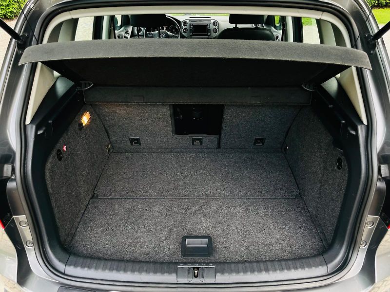 Volkswagen Tiguan 1.4TSI MANUÁL SENZORY TAŽNÉ - fotka 20 z 47