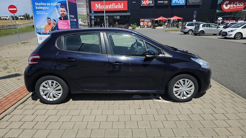 Peugeot 208 (2014) Prugeot 208, první majitel - fotka 2 z 11