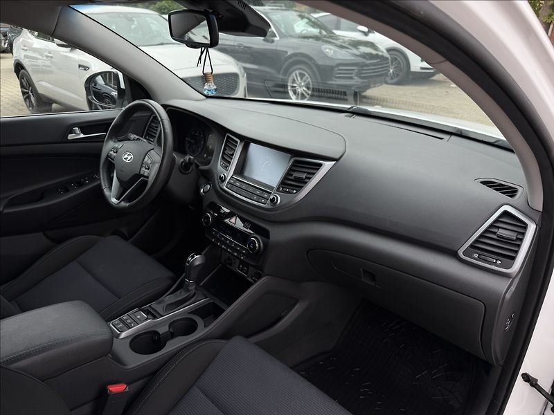 Hyundai Tucson 2.0 CRDI Style 4x4 Autom - fotka 10 z 23