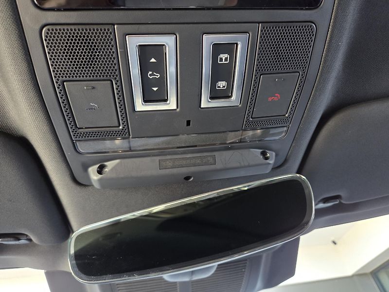 Land Rover Defender (2025) D300 X-DynSE HUD PANO TZ ACC - fotka 52 z 55